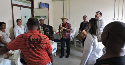 Hospital gerenciado pelo IPCEP na Paraíba celebra período junino com pacientes da internação