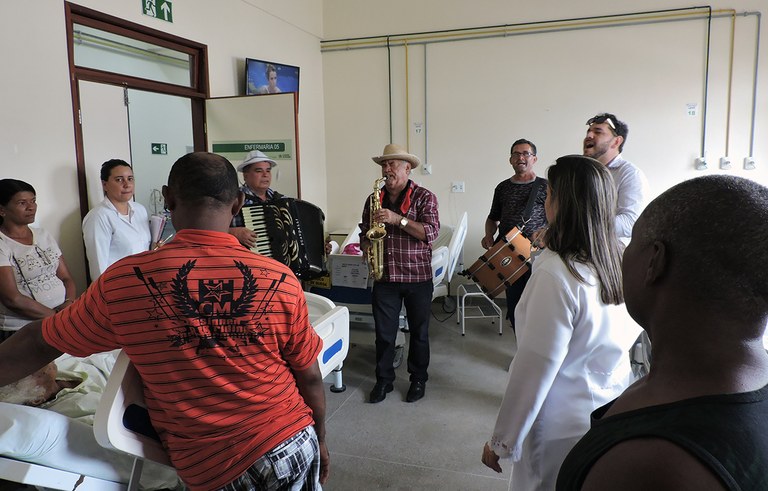 Hospital gerenciado pelo IPCEP na Paraíba celebra período junino com pacientes da internação