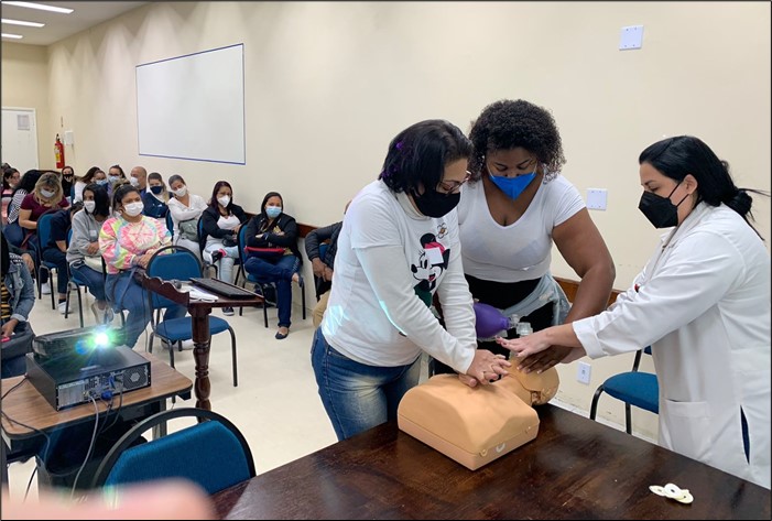 Novos colaboradores participam de treinamento sobre Parada Cardiorrespiratória