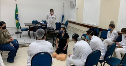 Alunos do estágio hospitalar no HEGV participaram de treinamento sobre Protocolo Básico de Parada Cardiorrespiratória