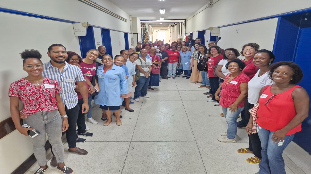 Coro da Primeira Igreja Batista da Pavuna canta para pacientes e profissionais do HEGV